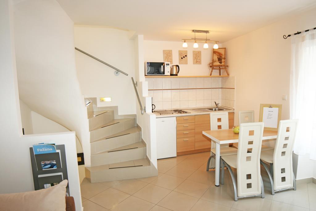 Apartments Stefani Fazana Bagian luar foto
